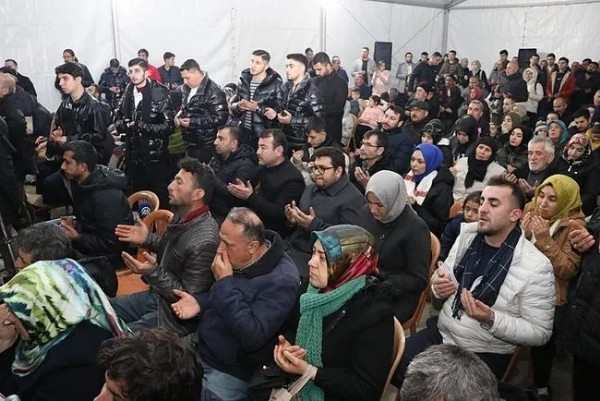 Asrın felaketinin ikinci yıldönümü! Deprem şehitleri dualarla anıldı